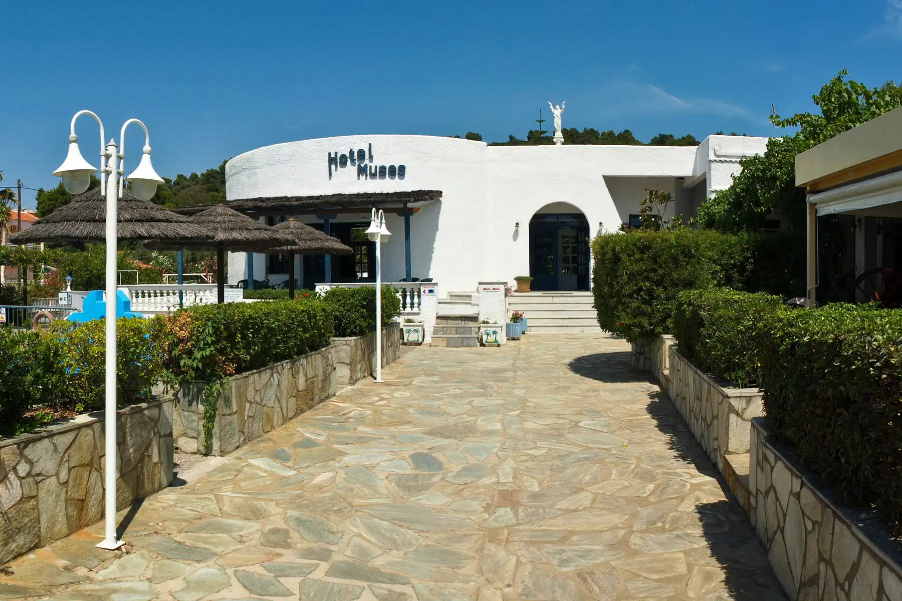 Muses Hotel — Koukounaries, Thessaly