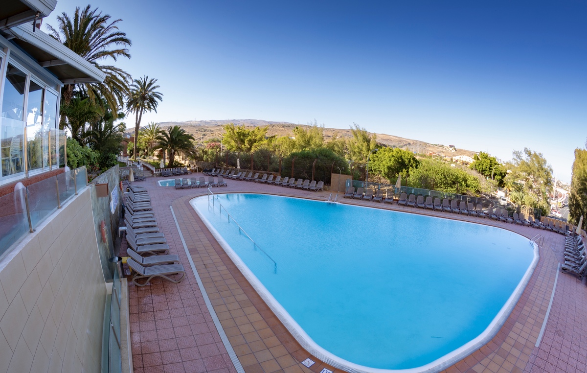 Corona Roja — Playa del Ingles, Canary Islands