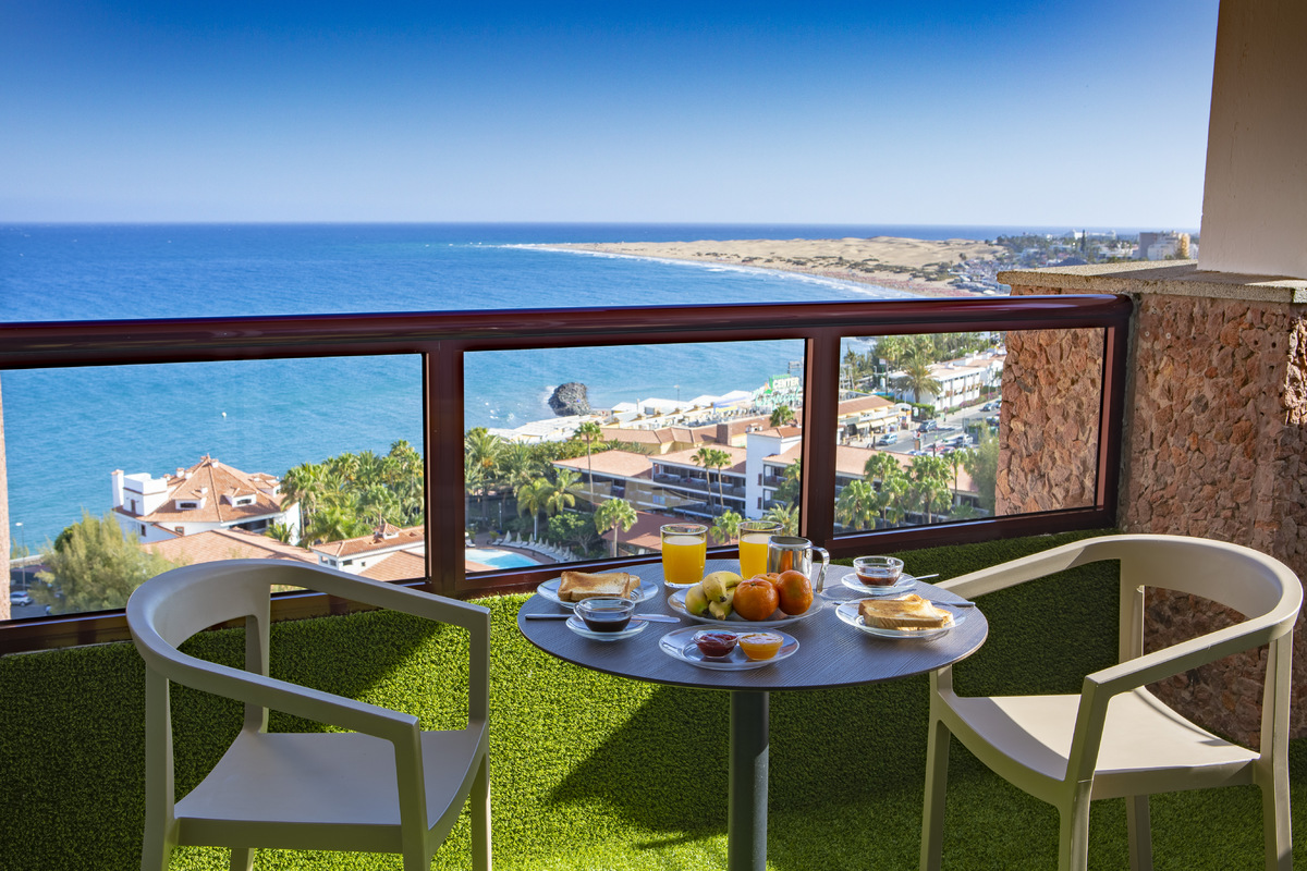 Corona Roja — Playa del Ingles, Canary Islands