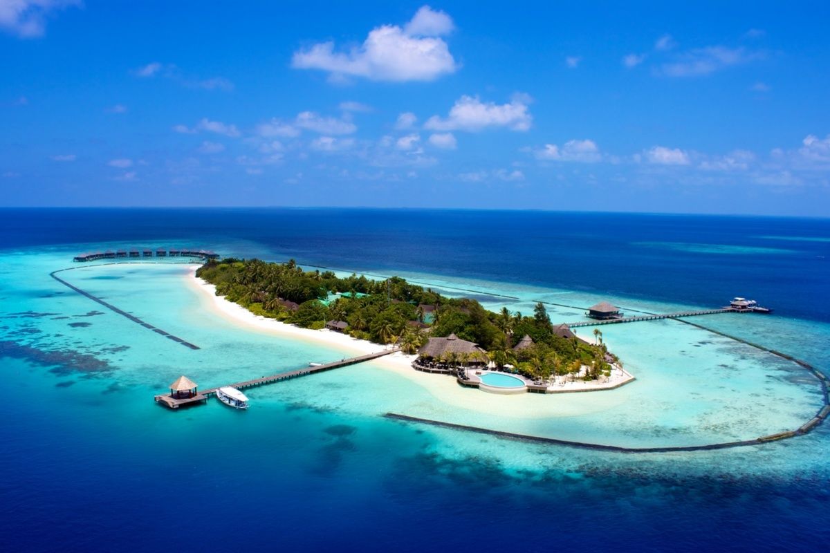 . Komandoo Island Resort & Spa