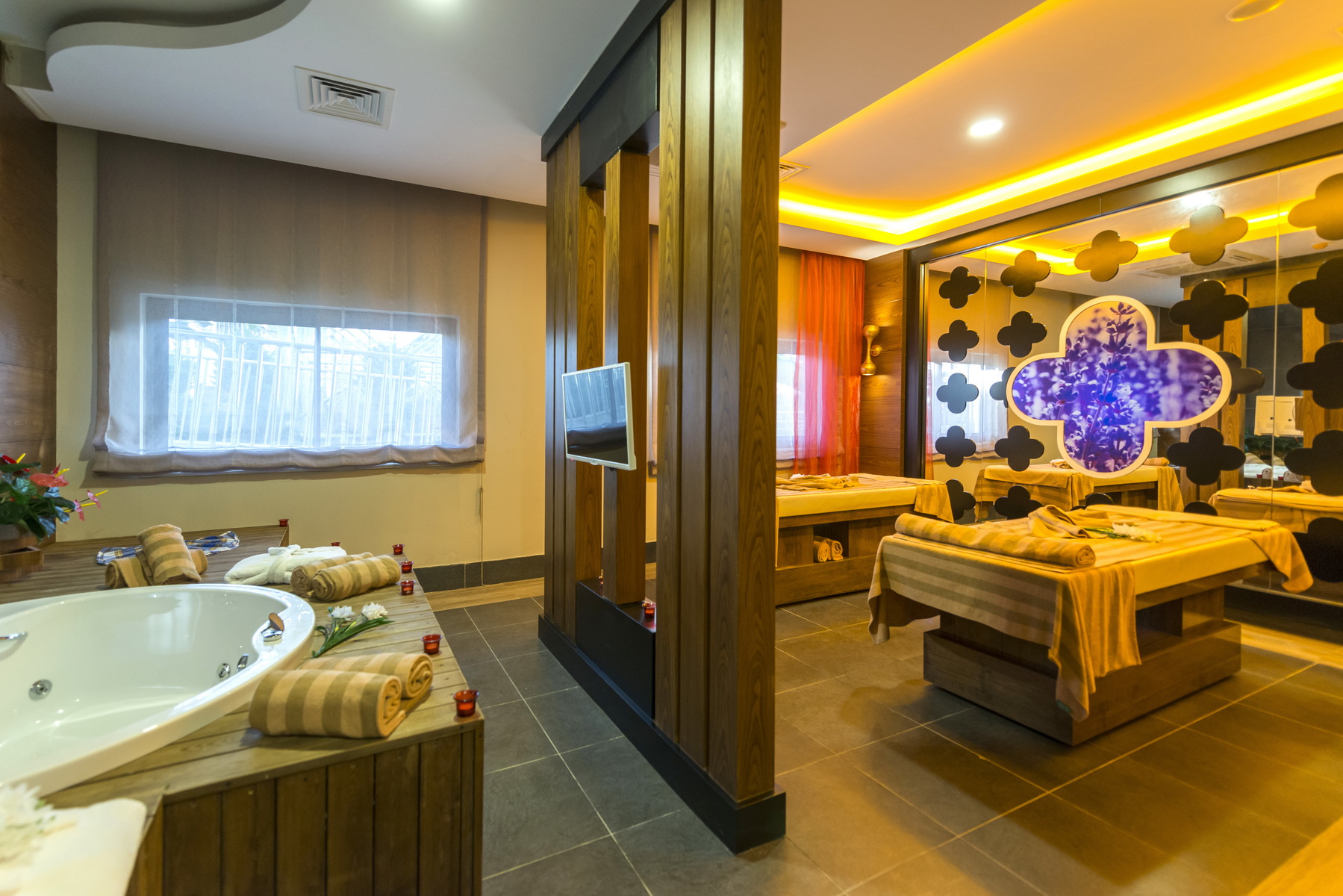 Diamond Premium Hotel & SPA — Side