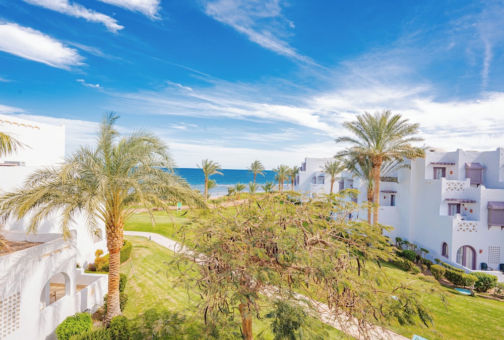 Mercure Hurghada Hotel — Hotel building in Hurghada, Red Sea