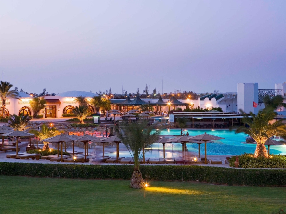 Mercure Hurghada Hotel — Swimming pool in Hurghada, Red Sea