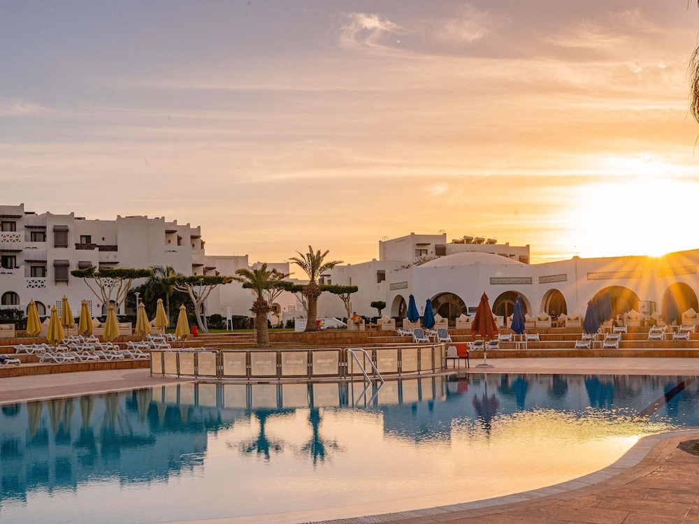Mercure Hurghada Hotel — Swimming pool in Hurghada, Red Sea