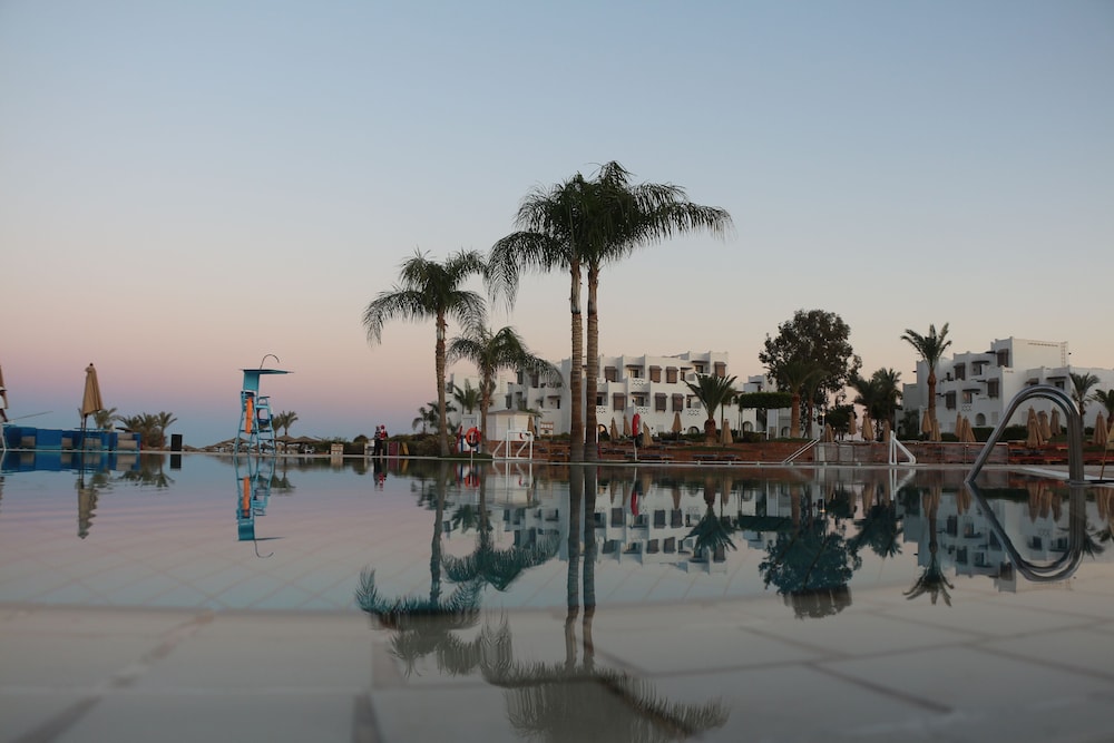 Mercure Hurghada Hotel — Swimming pool in Hurghada, Red Sea