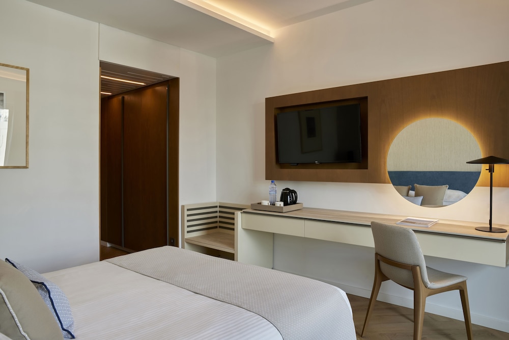 Mediterranean Beach Hotel — Hotel rooms in Limassol, Limassol Region