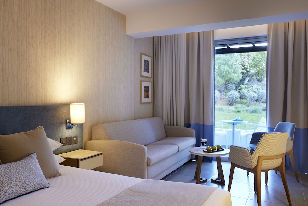 Mediterranean Beach Hotel — Hotel rooms in Limassol, Limassol Region