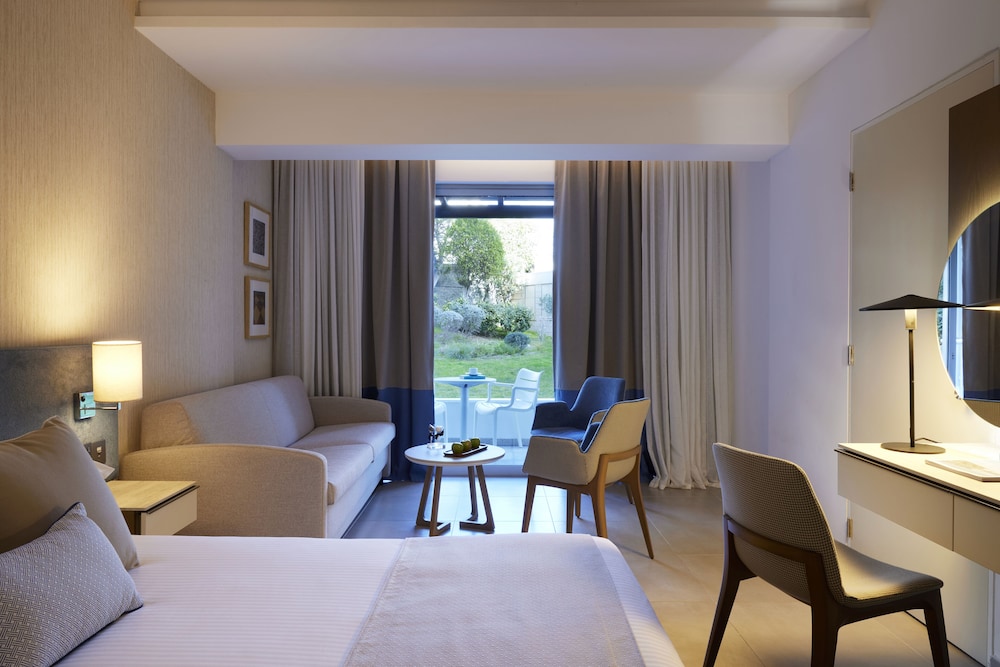 Mediterranean Beach Hotel — Hotel rooms in Limassol, Limassol Region