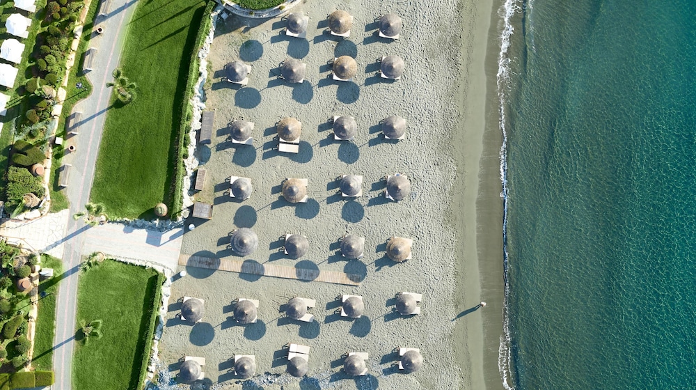 Mediterranean Beach Hotel - zdjęcie 4