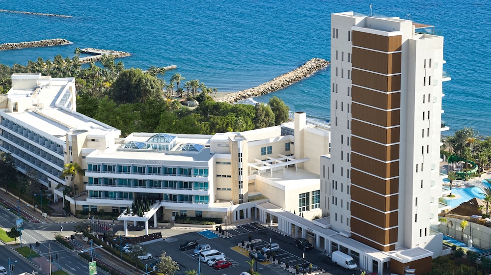 Mediterranean Beach Hotel - zdjęcie 2