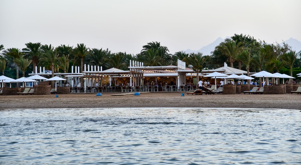 Pharaoh Azur Resort — Restaurant & bars in Hurghada, Red Sea