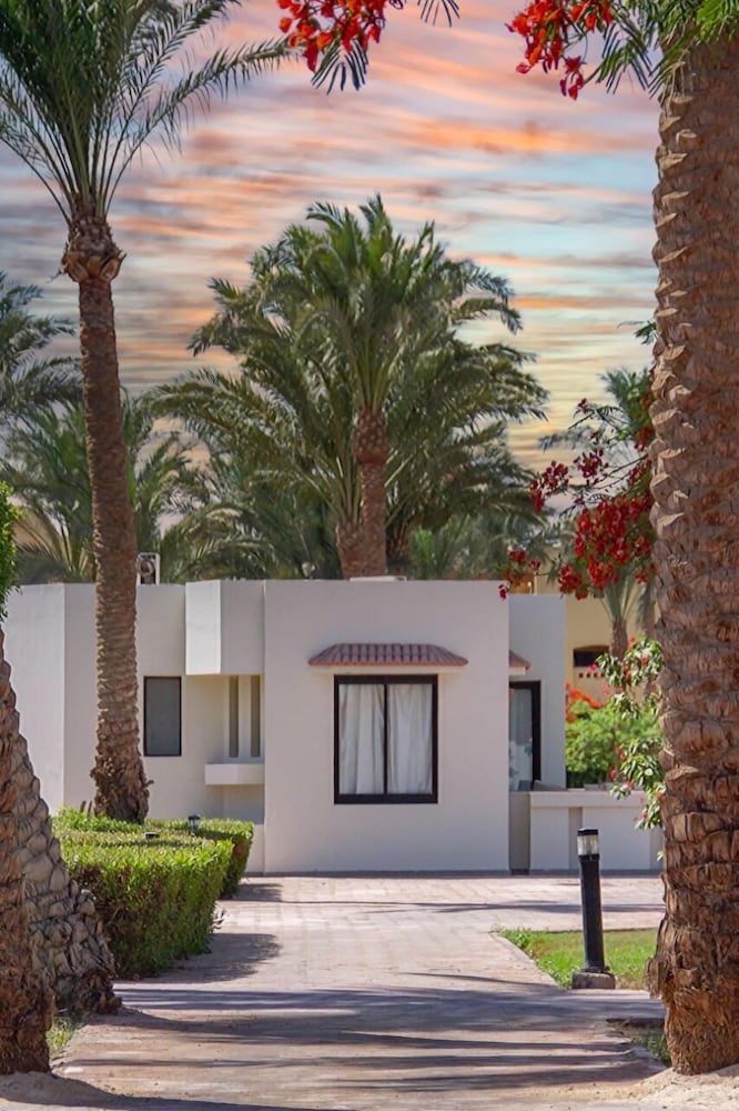 Pharaoh Azur Resort — Hotel building in Hurghada, Red Sea