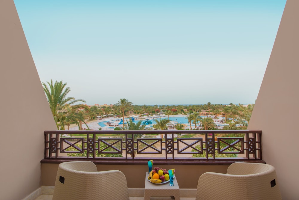 Pharaoh Azur Resort — Swimming pool in Hurghada, Red Sea