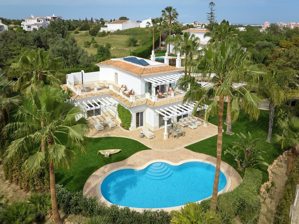 Vila Vita Parc — Swimming pool in Armação de Pêra, Faro