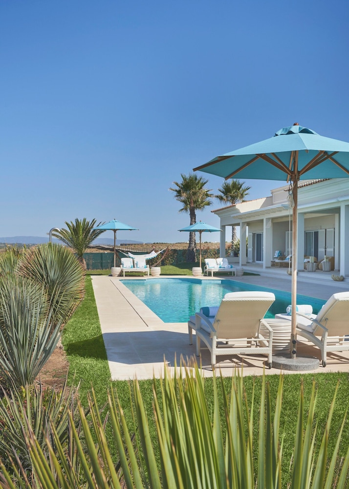 Vila Vita Parc — Beach in Armação de Pêra, Faro