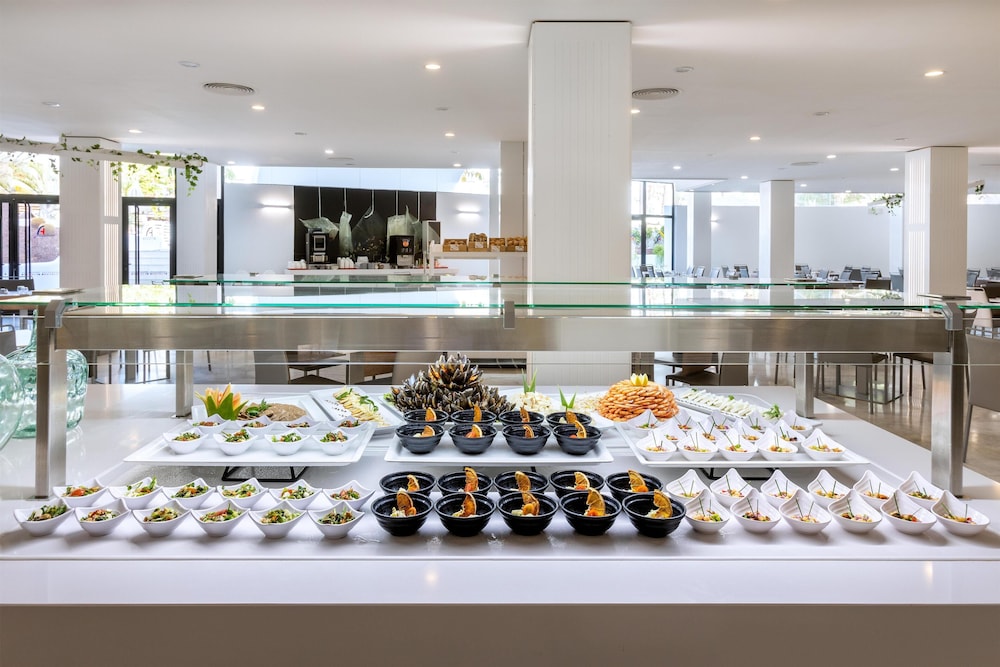Alexandre La Siesta — Restaurant & bars in Playa de las Americas, Canary Islands