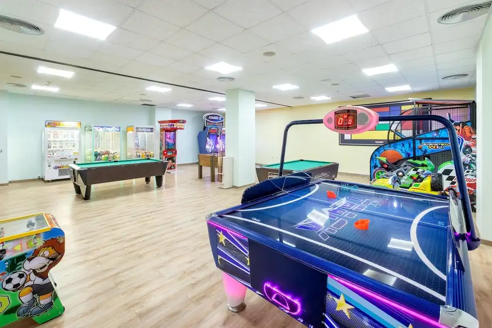 Alexandre La Siesta — Attractions for children in Playa de las Americas, Canary Islands