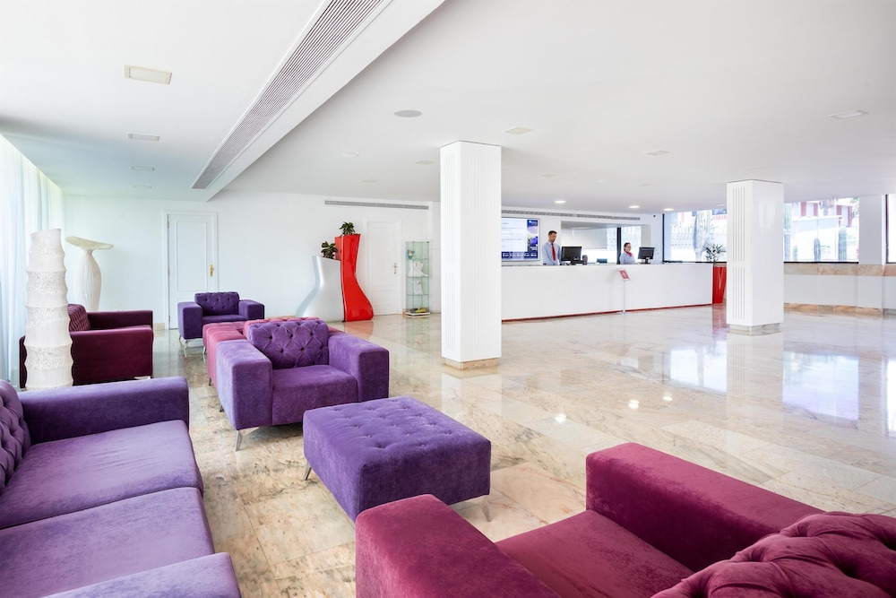 Alexandre La Siesta — Hotel building in Playa de las Americas, Canary Islands