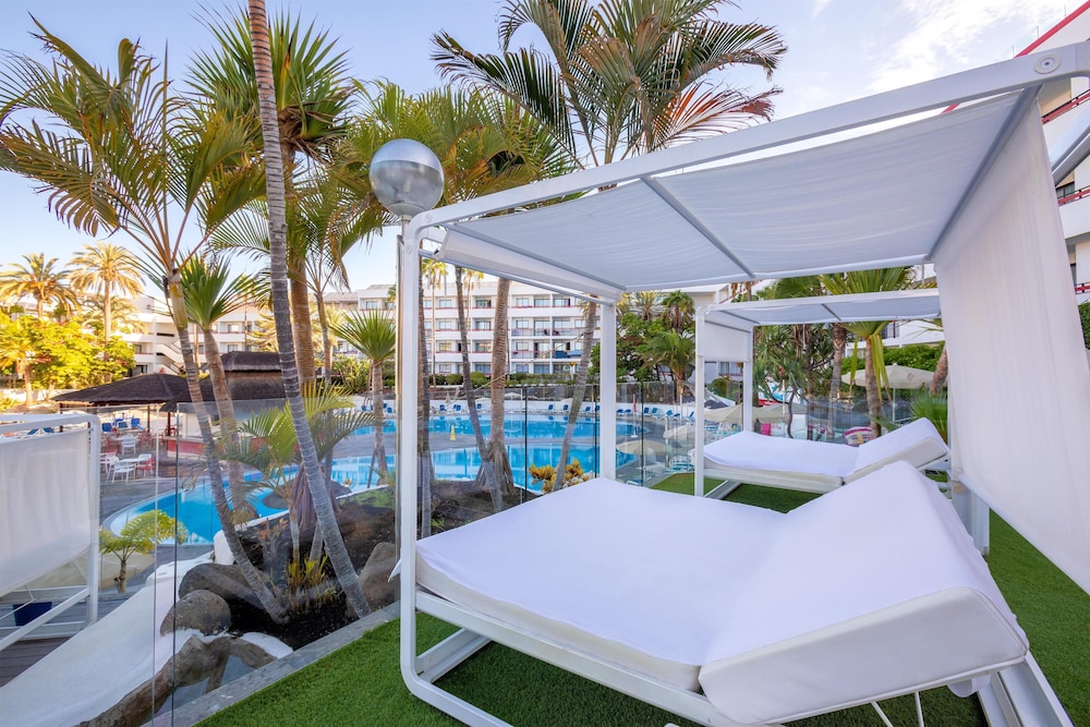 Alexandre La Siesta — Swimming pool in Playa de las Americas, Canary Islands