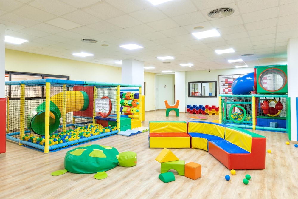Alexandre La Siesta — Attractions for children in Playa de las Americas, Canary Islands