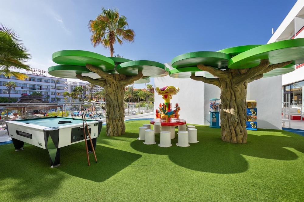 Alexandre La Siesta — Attractions for children in Playa de las Americas, Canary Islands