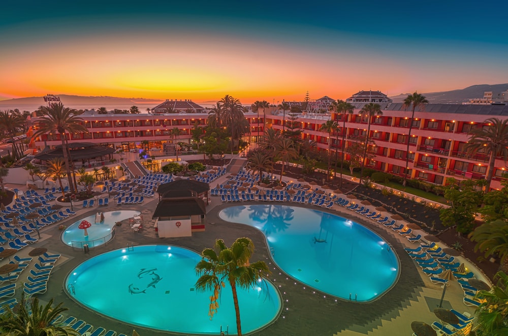Alexandre La Siesta — Swimming pool in Playa de las Americas, Canary Islands