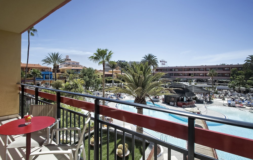 Alexandre La Siesta — Swimming pool in Playa de las Americas, Canary Islands