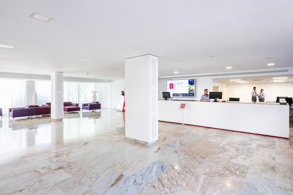 Alexandre La Siesta — Hotel building in Playa de las Americas, Canary Islands