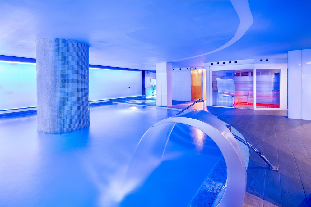 Alexandre La Siesta — Swimming pool in Playa de las Americas, Canary Islands