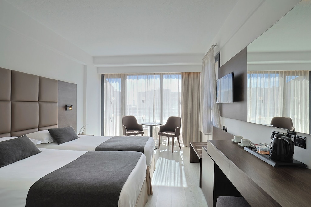 Kapetanios Odysseia Hotel — Hotel rooms in Limassol, Limassol Region