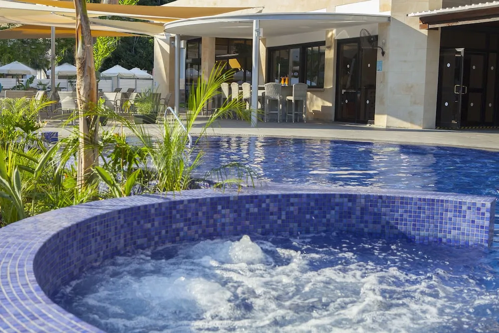 Kapetanios Odysseia Hotel