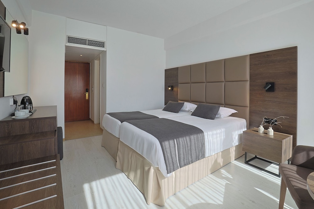 Kapetanios Odysseia Hotel — Hotel rooms in Limassol, Limassol Region