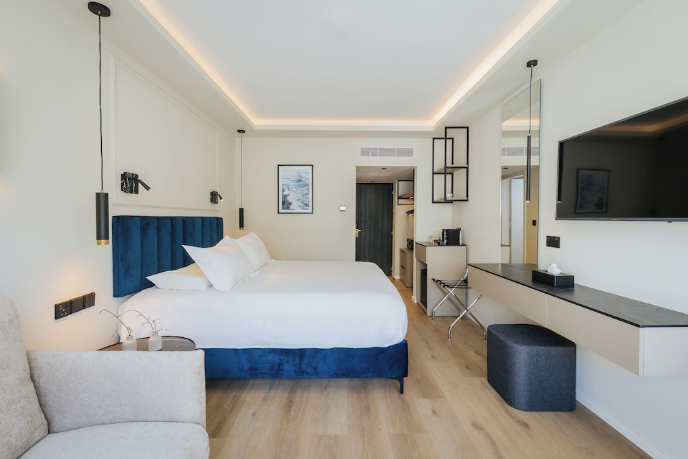 Kapetanios Odysseia Hotel — Hotel rooms in Limassol, Limassol Region