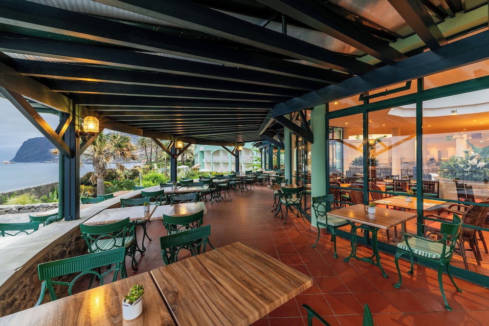 Pestana Ocean Bay Resort — Restaurant & bars in Funchal, Madeira