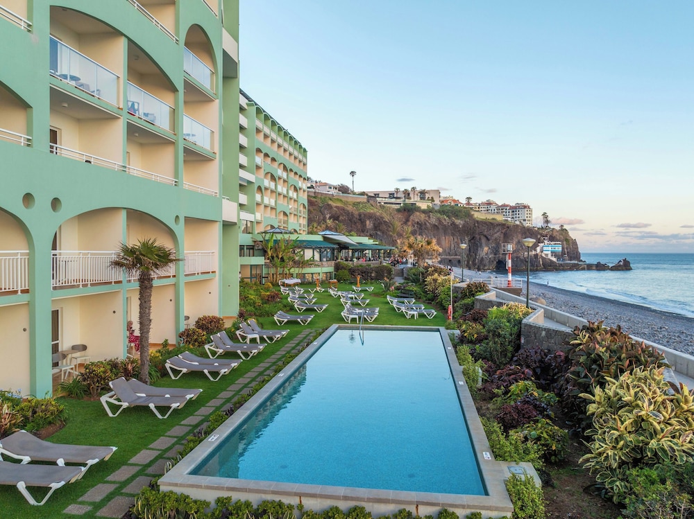 Pestana Ocean Bay Resort — Swimming pool in Funchal, Madeira