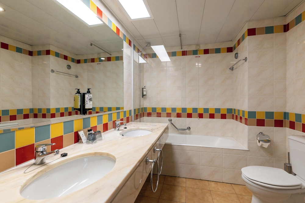 Pestana Ocean Bay Resort — Hotel rooms in Funchal, Madeira