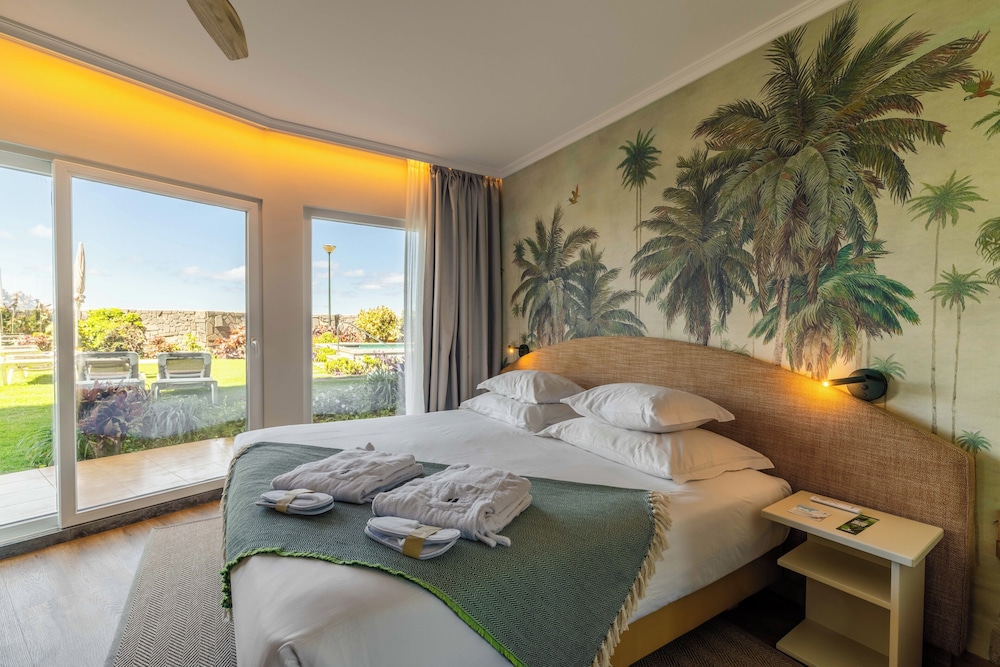 Pestana Ocean Bay Resort — Hotel rooms in Funchal, Madeira