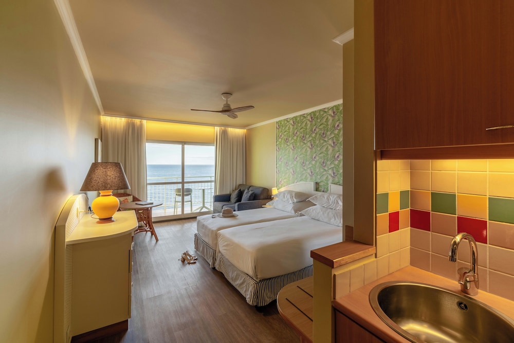 Pestana Ocean Bay Resort — Hotel rooms in Funchal, Madeira