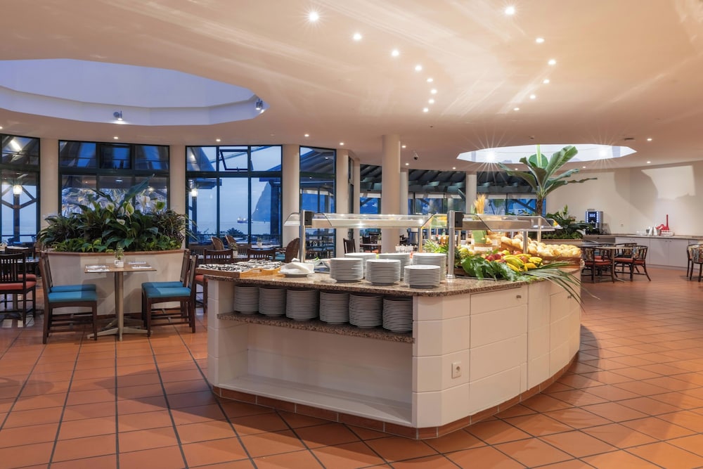 Pestana Ocean Bay Resort — Restaurant & bars in Funchal, Madeira