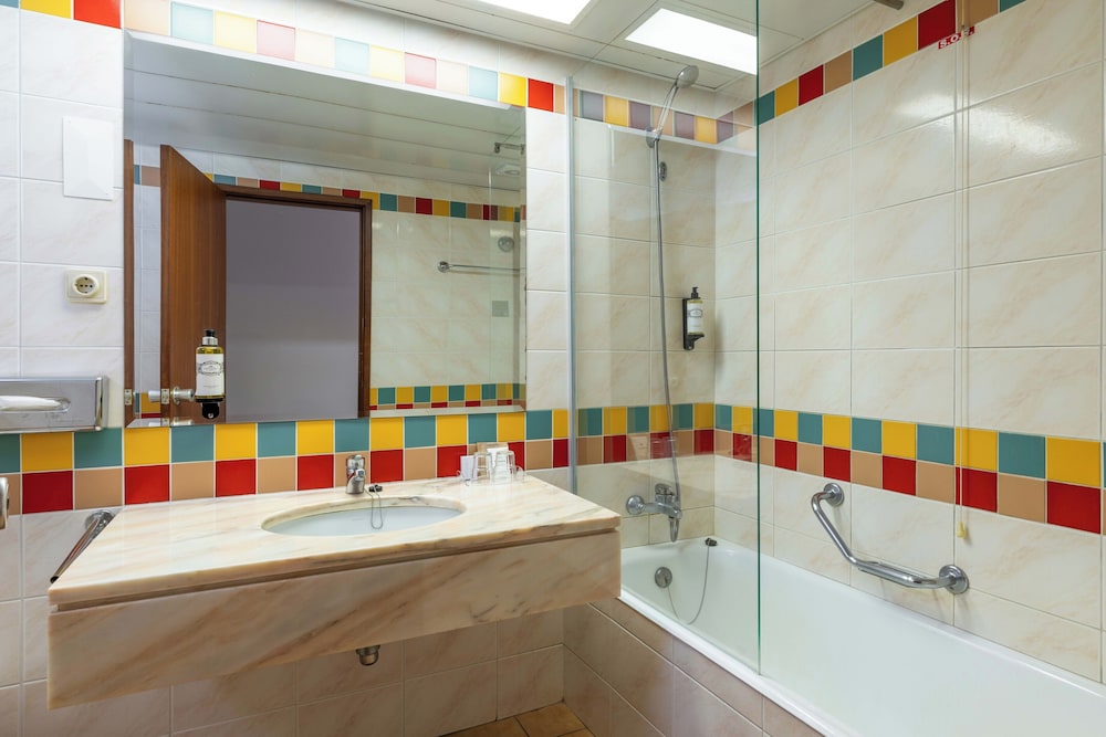 Pestana Ocean Bay Resort — Hotel rooms in Funchal, Madeira