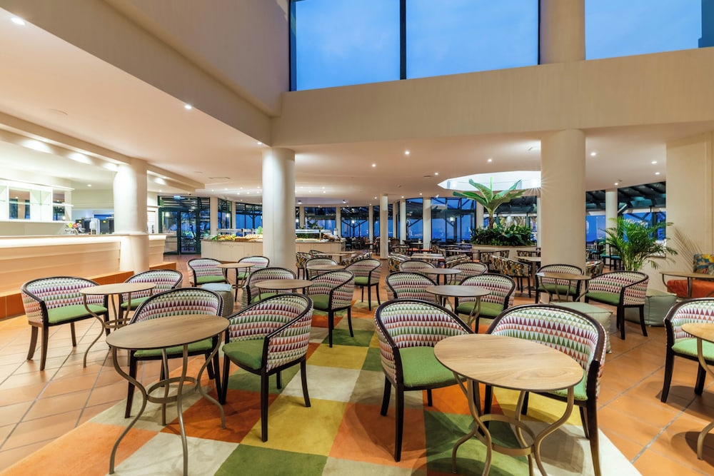Pestana Ocean Bay Resort — Restaurant & bars in Funchal, Madeira