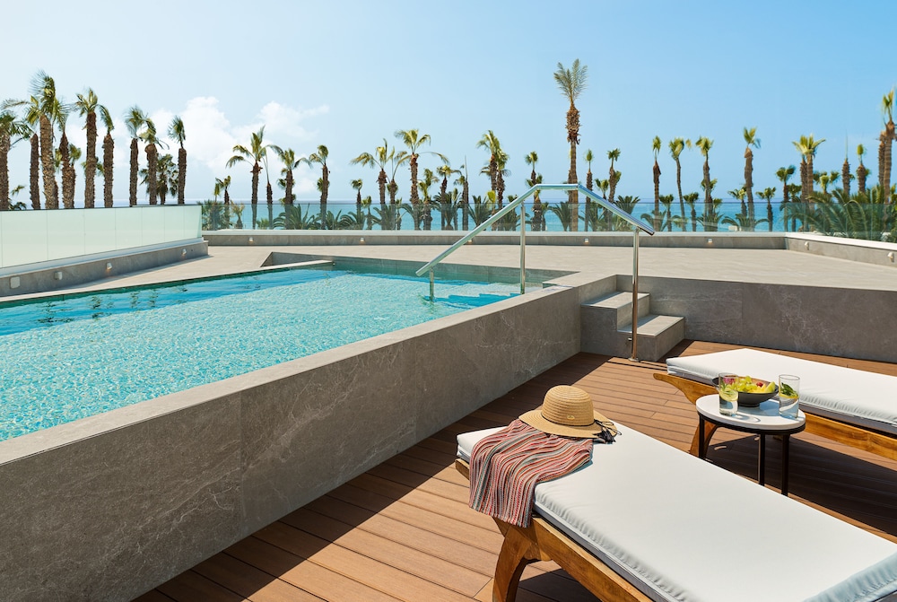 The GrandResort Leonardo Limited Edition — Swimming pool in Limassol, Limassol Region
