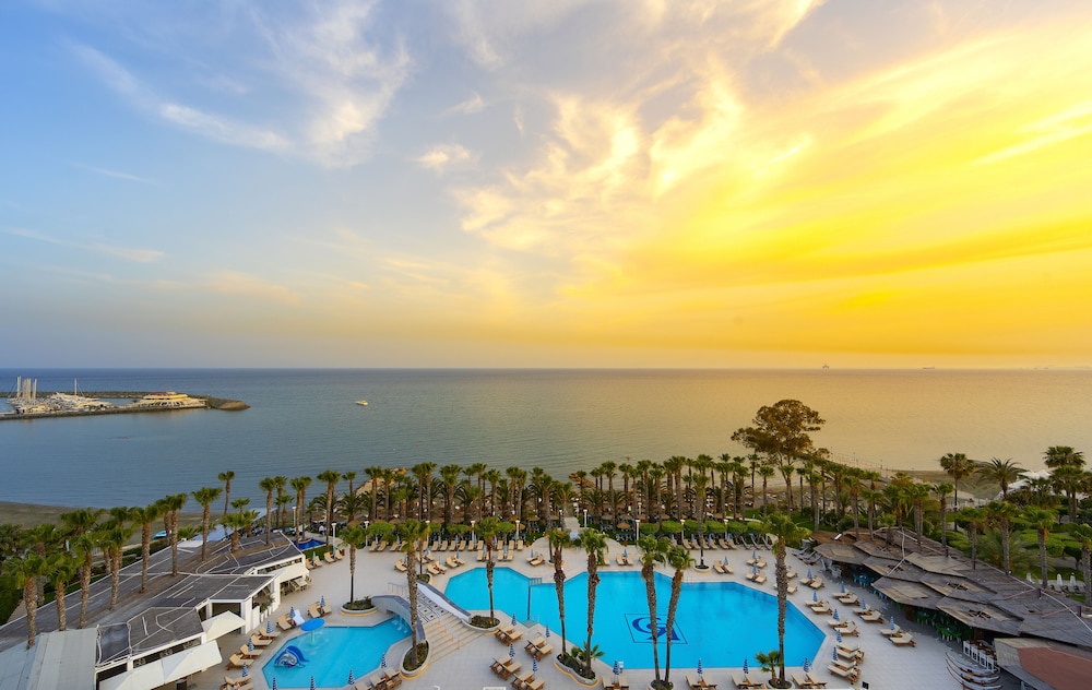 The GrandResort Leonardo Limited Edition — Swimming pool in Limassol, Limassol Region
