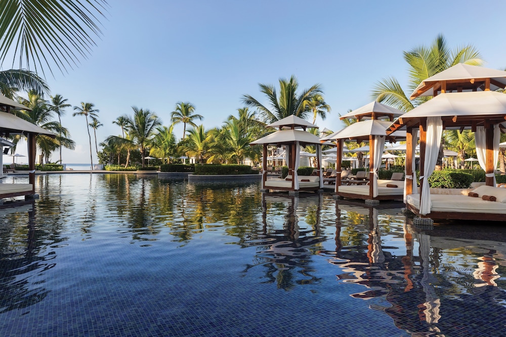 Dreams La Romana Resort & Spa - All Inclusive — Swimming pool in Bayahibe, La Altagracia