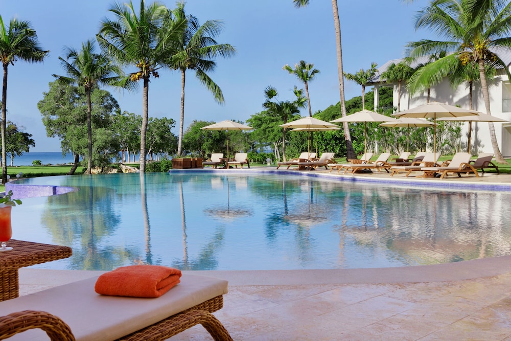 Dreams La Romana Resort & Spa - All Inclusive — Swimming pool in Bayahibe, La Altagracia