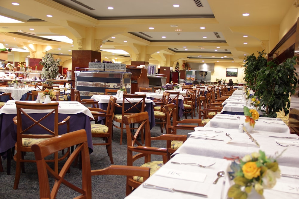 VIK Hotel San Antonio — Restaurant & bars in Puerto del Carmen, Canary Islands