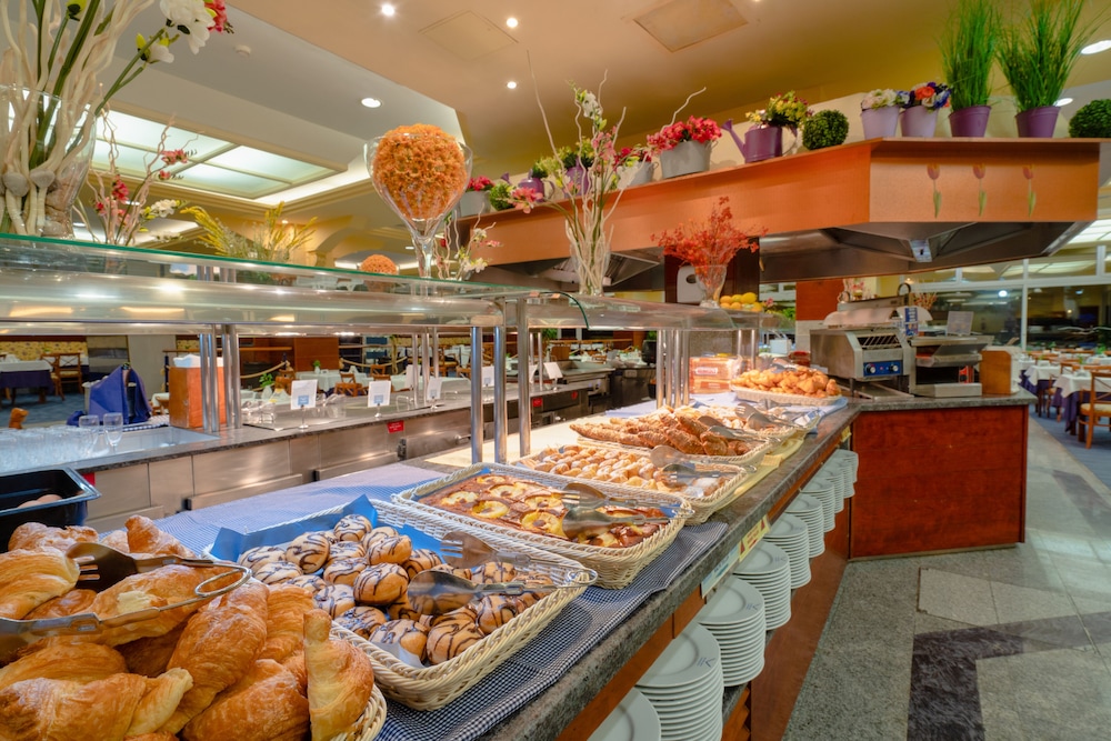 VIK Hotel San Antonio — Restaurant & bars in Puerto del Carmen, Canary Islands