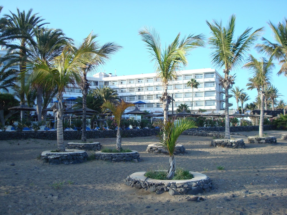 VIK Hotel San Antonio — Hotel building in Puerto del Carmen, Canary Islands