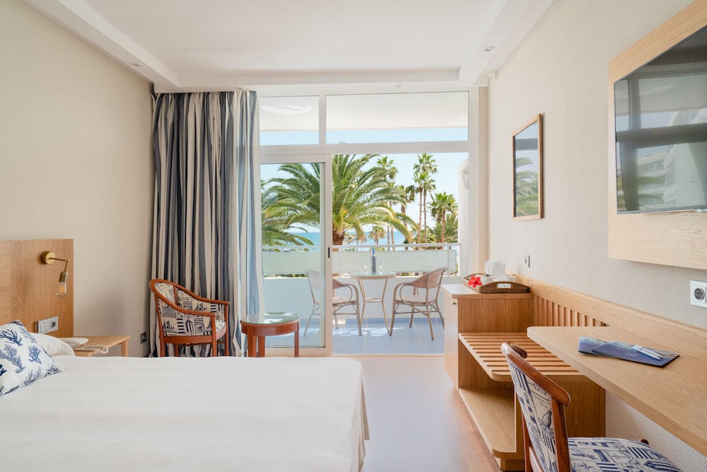 VIK Hotel San Antonio — Hotel rooms in Puerto del Carmen, Canary Islands