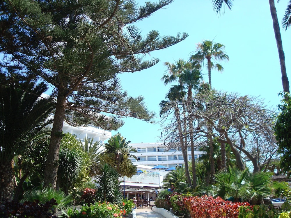 VIK Hotel San Antonio — Hotel building in Puerto del Carmen, Canary Islands